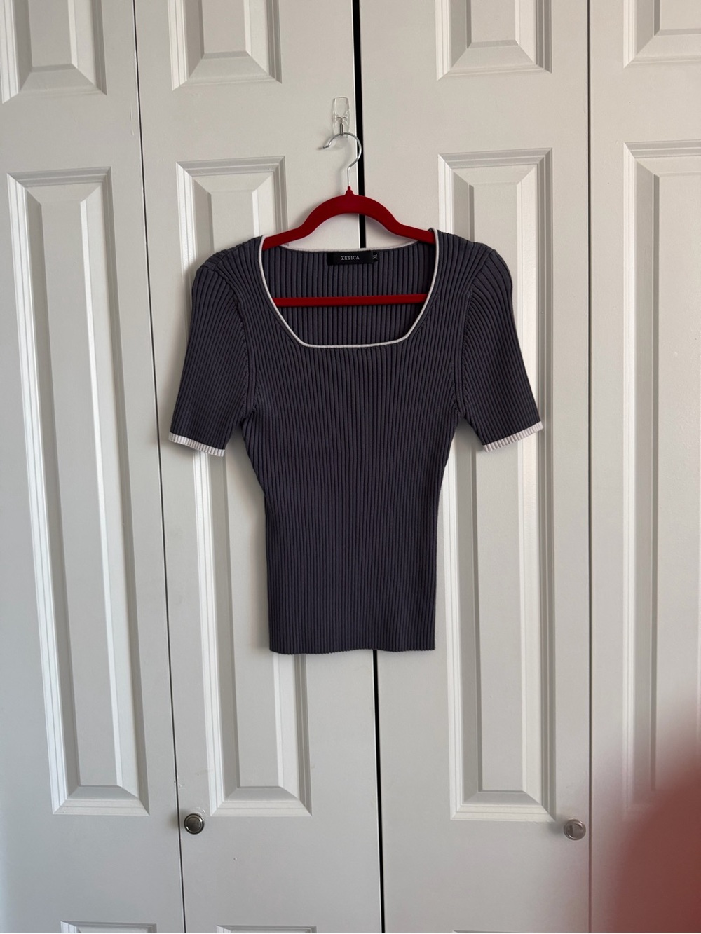 Ribbed Square-Neck Short Sleeve Top in Charcoal with White Trim